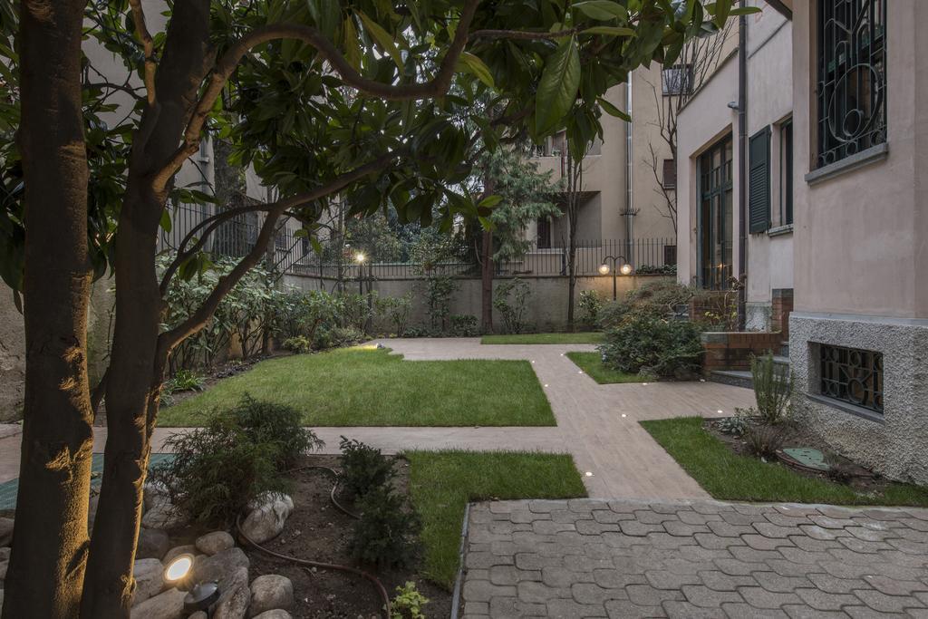 Suite Home Milano Fiera Exterior photo