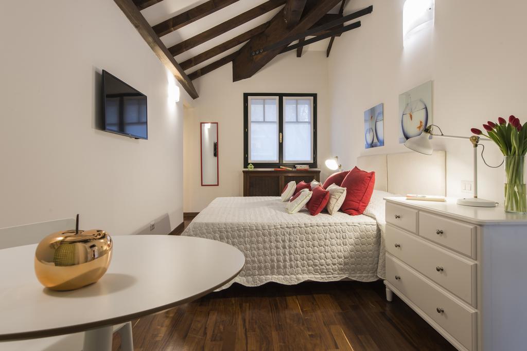 Suite Home Milano Fiera Exterior photo